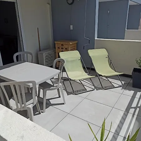 Vue Degagee Et Terrasse, 4 Pers, Piscine, Parking, Entre Port Et * Agde