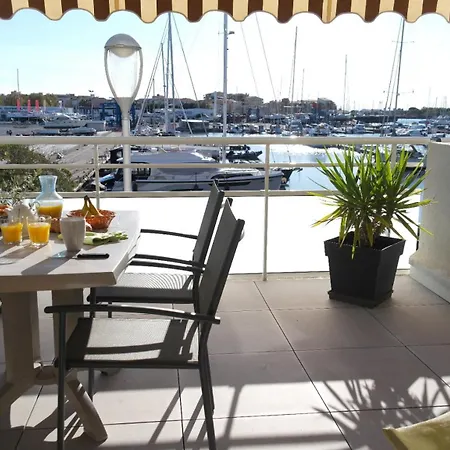 Avec Terrasse, Vue Sur Le Port, Entre Et Port, Avec Parking