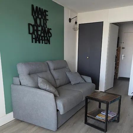 Apartment Vue Degagee Et Terrasse, 4 Pers, Piscine, Parking, Entre Port Et